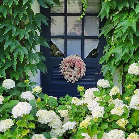 Les Glycines Bed & Breakfast Ury Eksteriør bilde