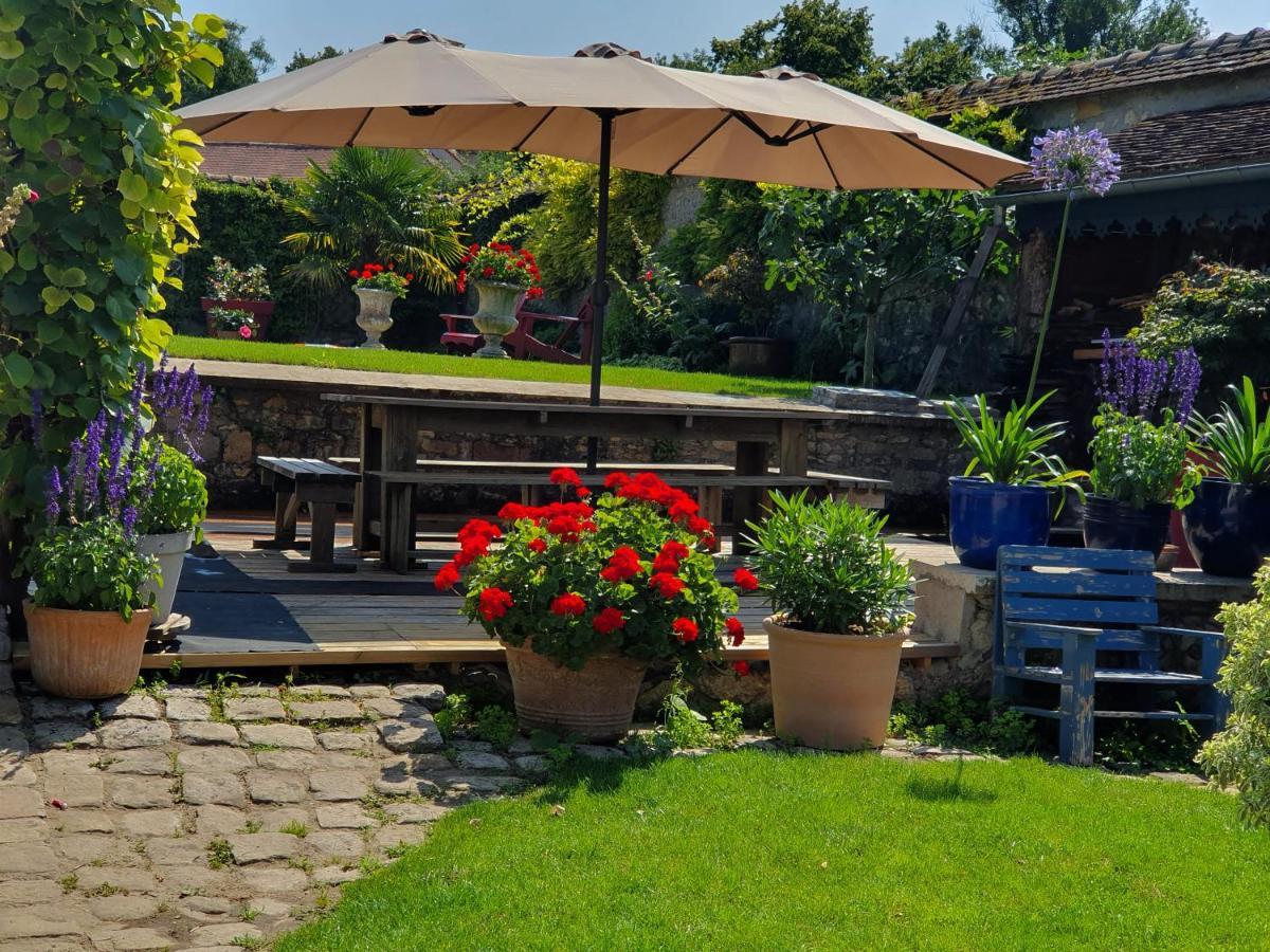 Les Glycines Bed & Breakfast Ury Eksteriør bilde