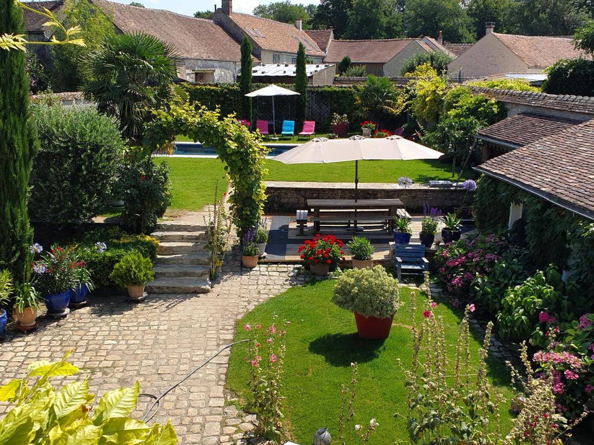 Les Glycines Bed & Breakfast Ury Eksteriør bilde