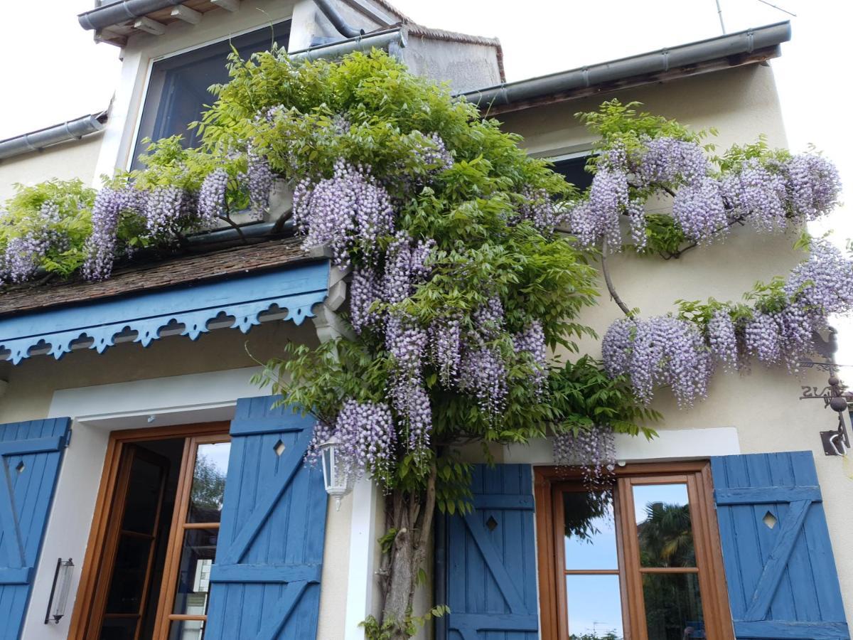 Les Glycines Bed & Breakfast Ury Eksteriør bilde