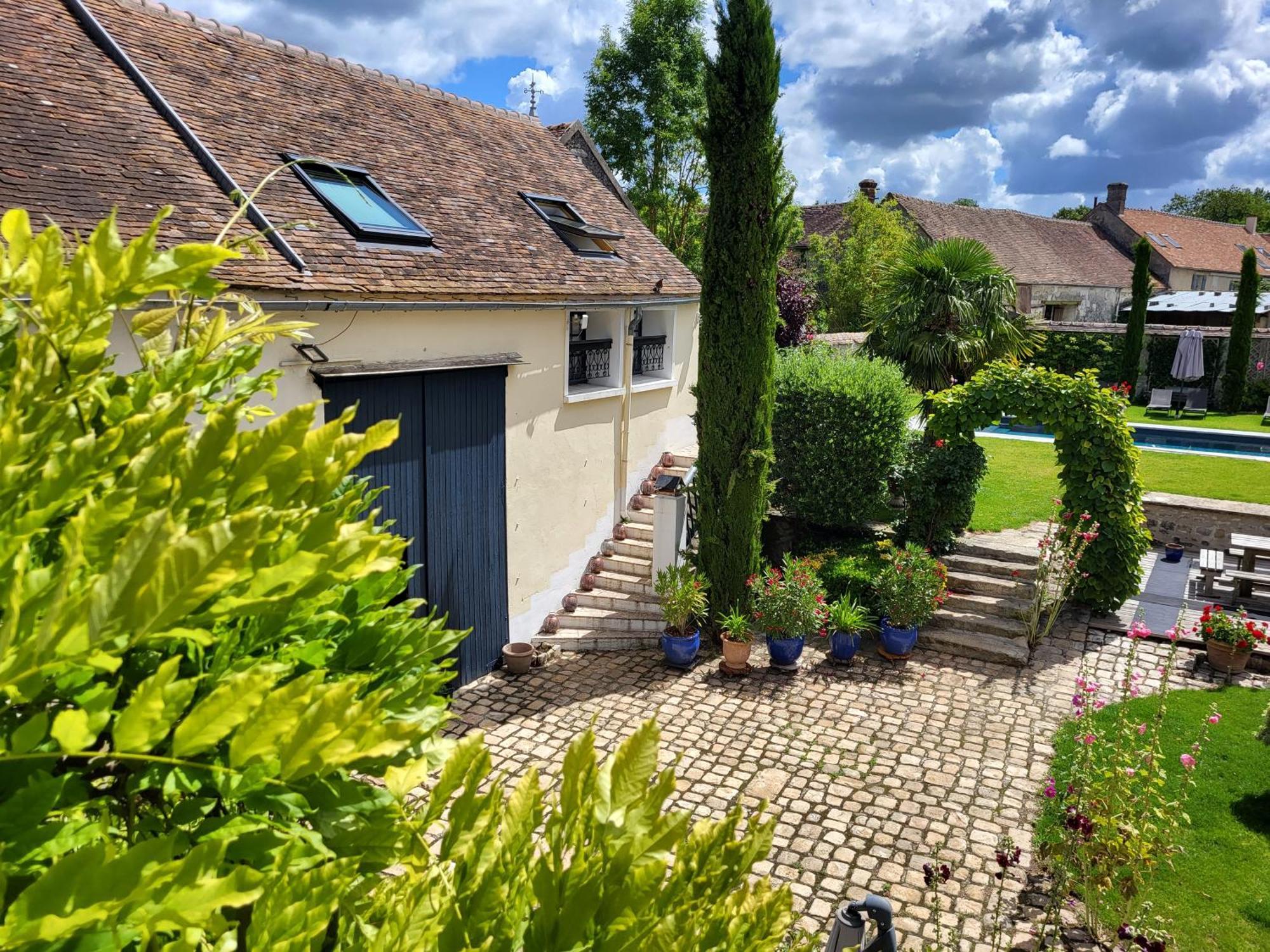 Les Glycines Bed & Breakfast Ury Eksteriør bilde