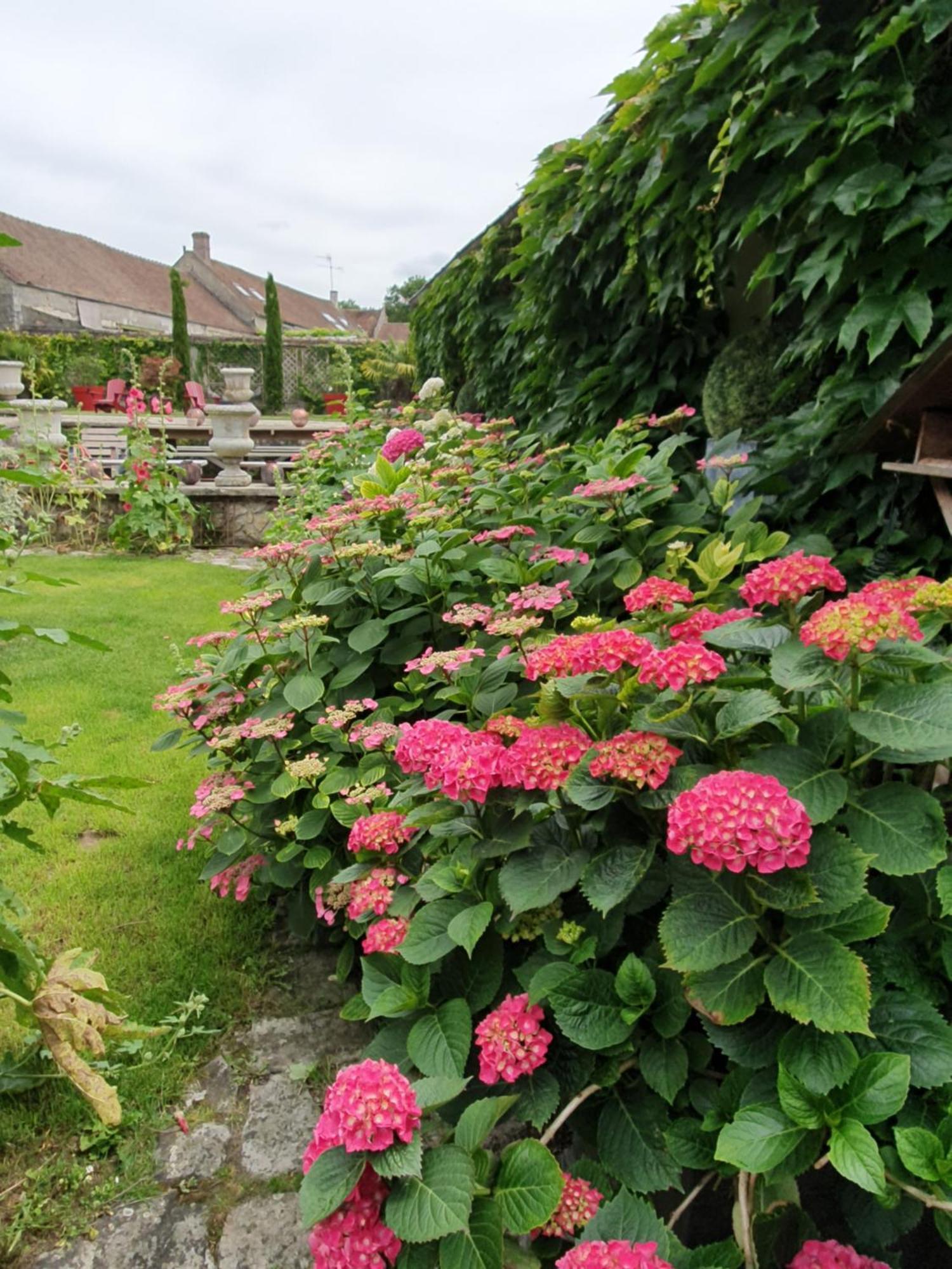 Les Glycines Bed & Breakfast Ury Eksteriør bilde