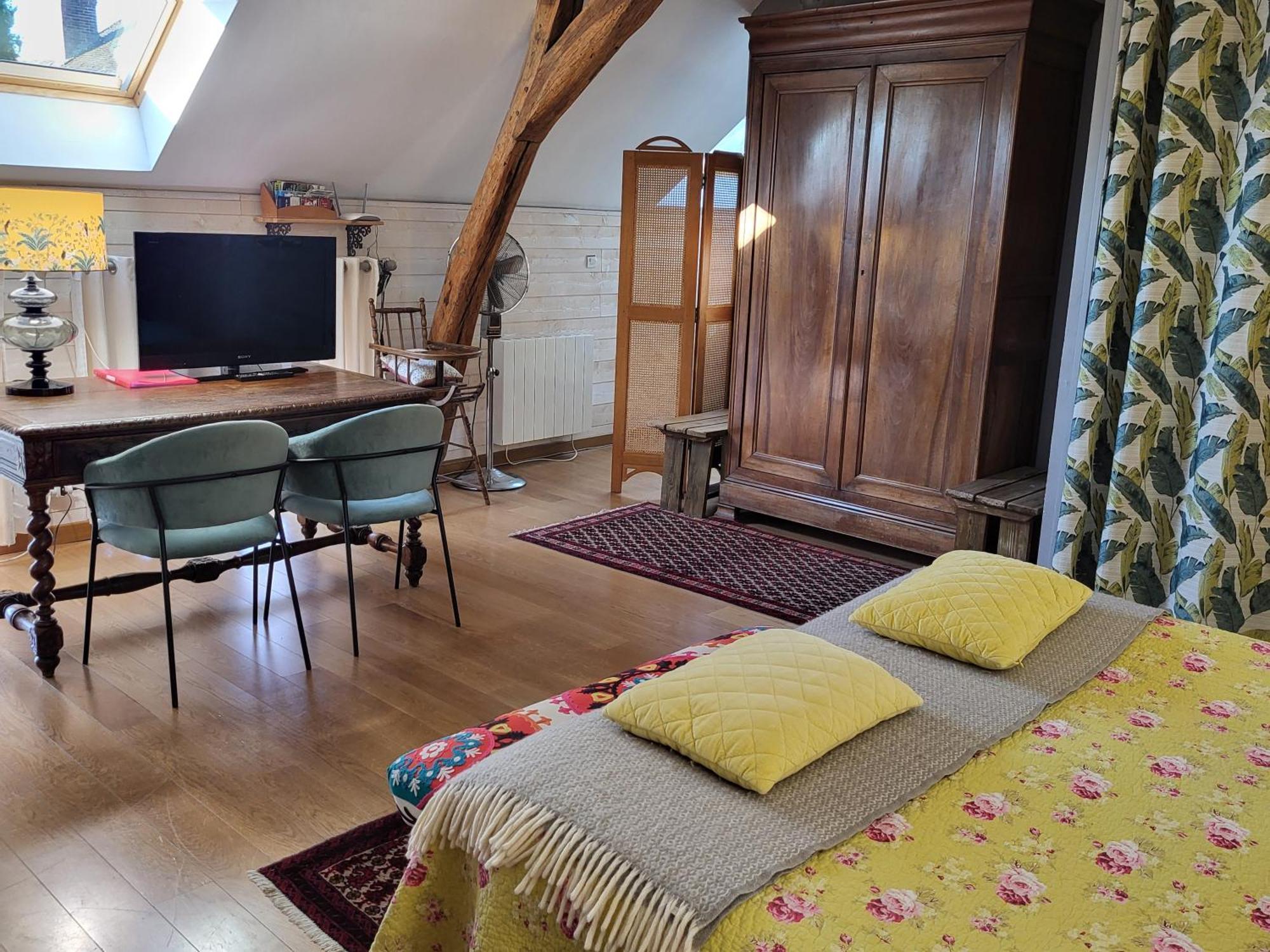 Les Glycines Bed & Breakfast Ury Eksteriør bilde