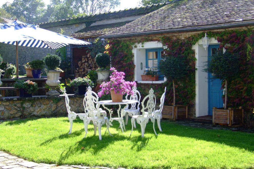 Les Glycines Bed & Breakfast Ury Eksteriør bilde